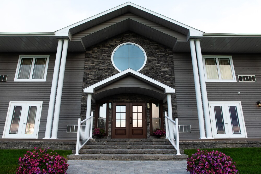 The Lakes at Ben Eoin Golf Club and Resort in Ben Eoin Best Rates