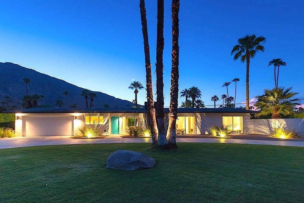 Midcentury minimalist pool/spa estate south of downtown Palm Springs. Palm Springs Vrbo