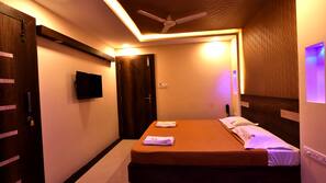 In-room safe, desk, iron/ironing board, free WiFi