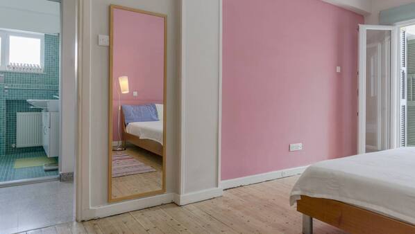 1 bedroom, iron/ironing board, Internet, linens