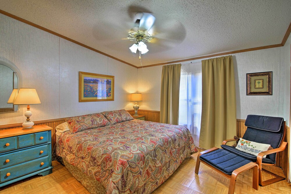 Utopia Family Home w/ Mountain Viewing Deck! Utopia Vrbo