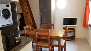 Fridge, microwave, oven, hob