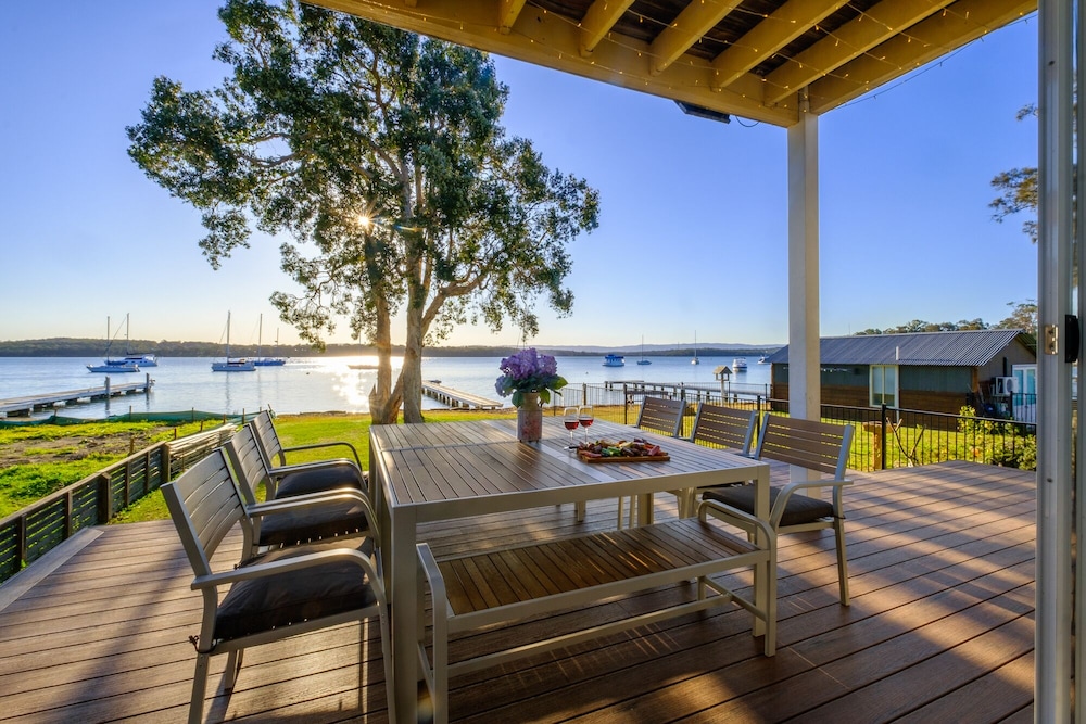 Sand Lake House Absolute Waterfront Holiday Home at Lake Macquarie