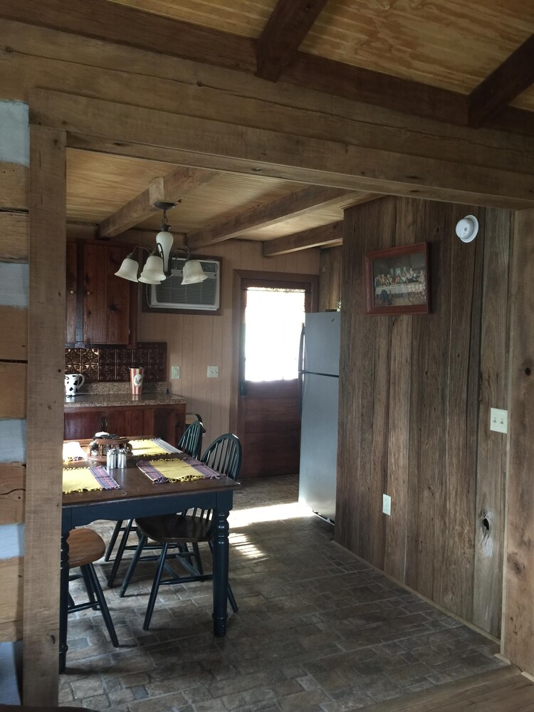 Rustic cabin over looking Cordell Hull Lake in Gainesboro Best Rates