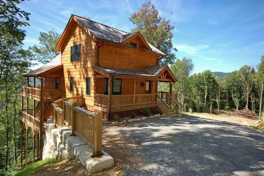 A Luxury Mountain Chalet Rental In The Heart Of The Mountains In