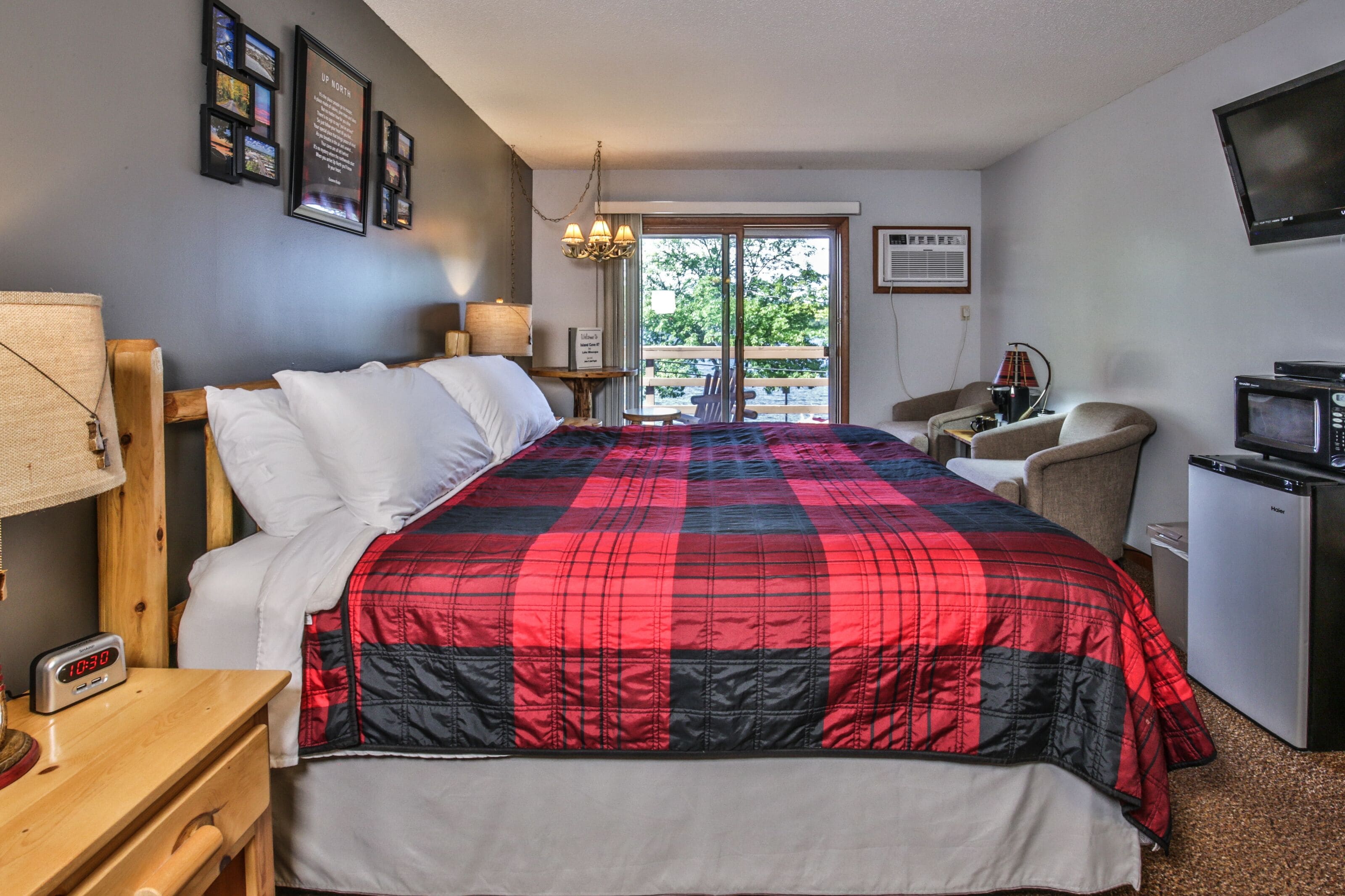 Lake Minocqua 2nd Floor Studio With Boat Slip/on Snowmobile Trail in Rhinelander, United States