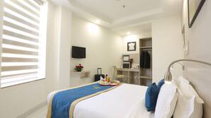 1 bedroom, premium bedding, minibar, desk