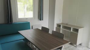 2 chambres, coffre-forts dans les chambres, décoration personnalisée