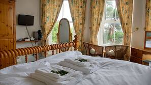 Free WiFi, linens