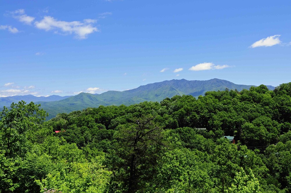 17 Smoky Mountain Highlander 2 Bedroom Cabin In Gatlinburg Pigeon Forge Hotel Rates Reviews On Orbitz