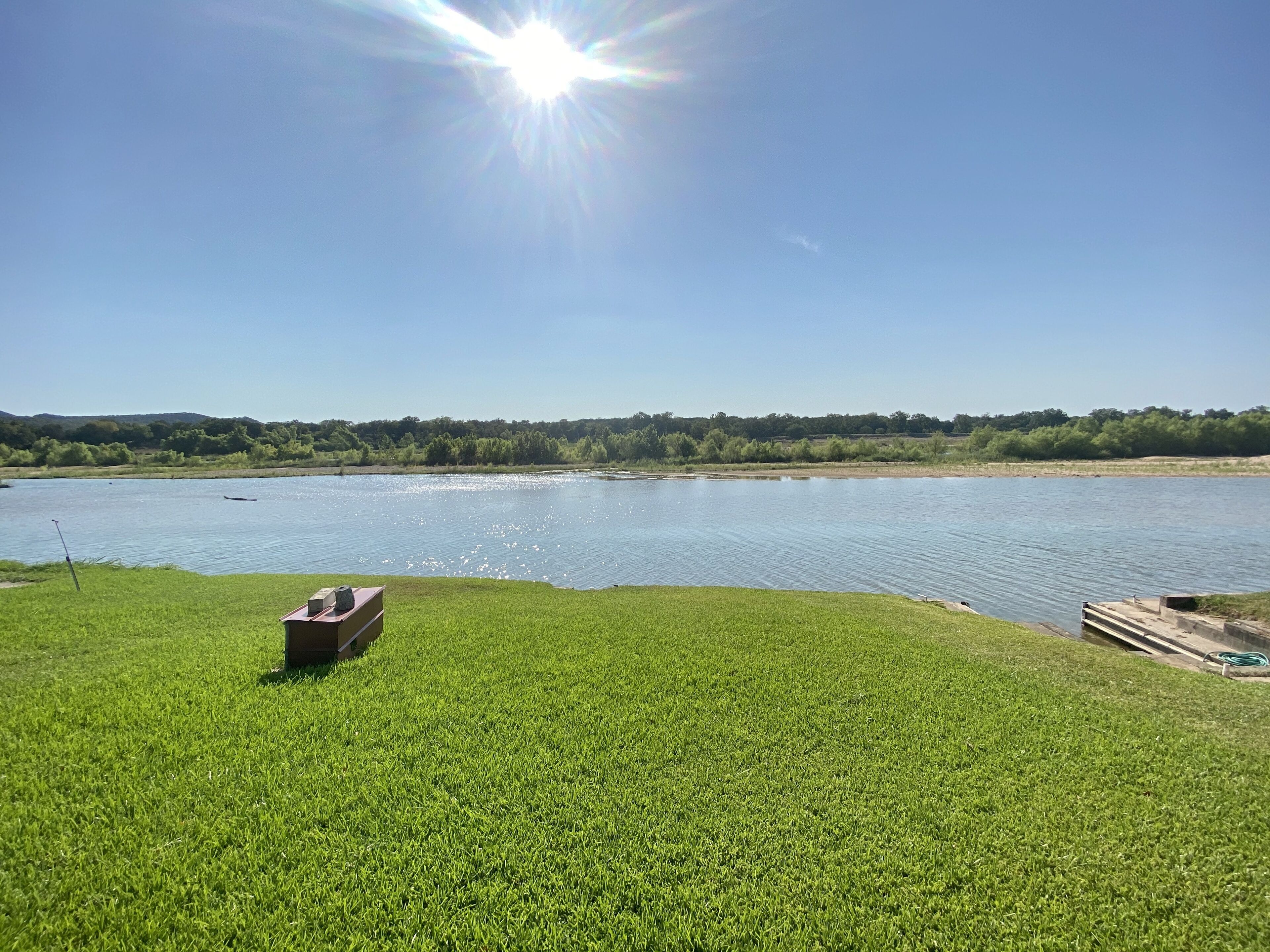 Quiet hideaway on LBJ  with views & pet friendly in Marble Falls, United States