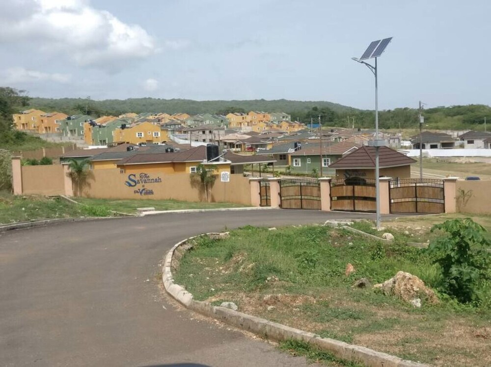 Comfy home steps away from the Bahia Resort+ A/C+ Wifi Runaway Bay Vrbo