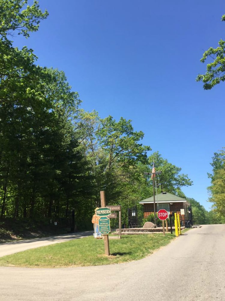 Cozy 4 Bedroom Cabin Nestled in the Beautiful Central Michigan