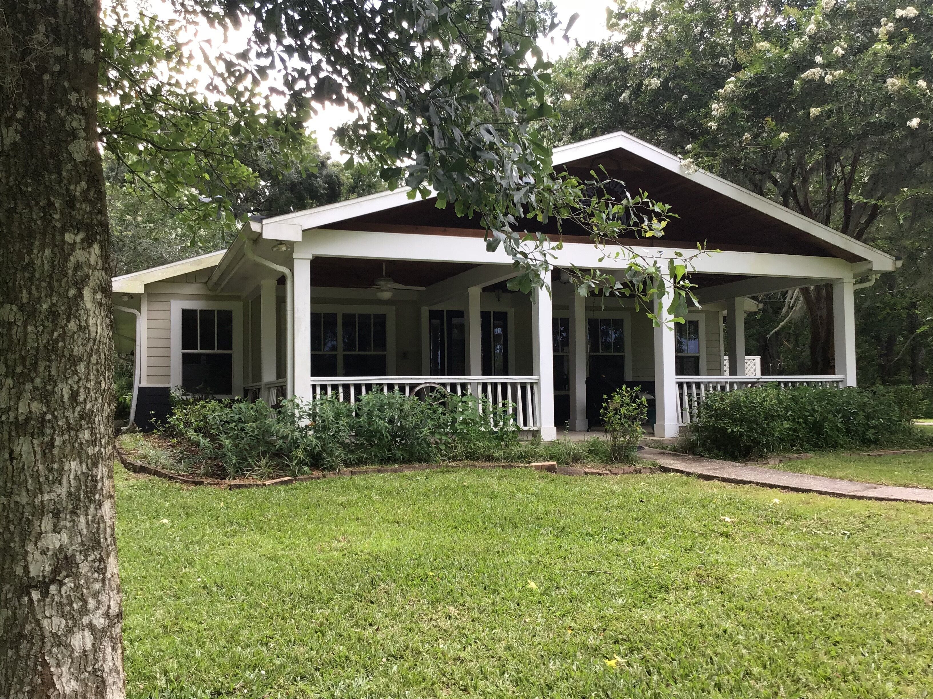 Six Branch Ranch Guest House 4 Bedrooms 2 1/2 Baths Sleeps 8 in Webster, United States