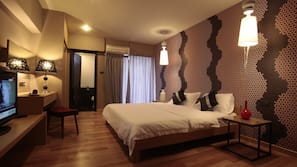 In-room safe, blackout curtains, free WiFi, linens