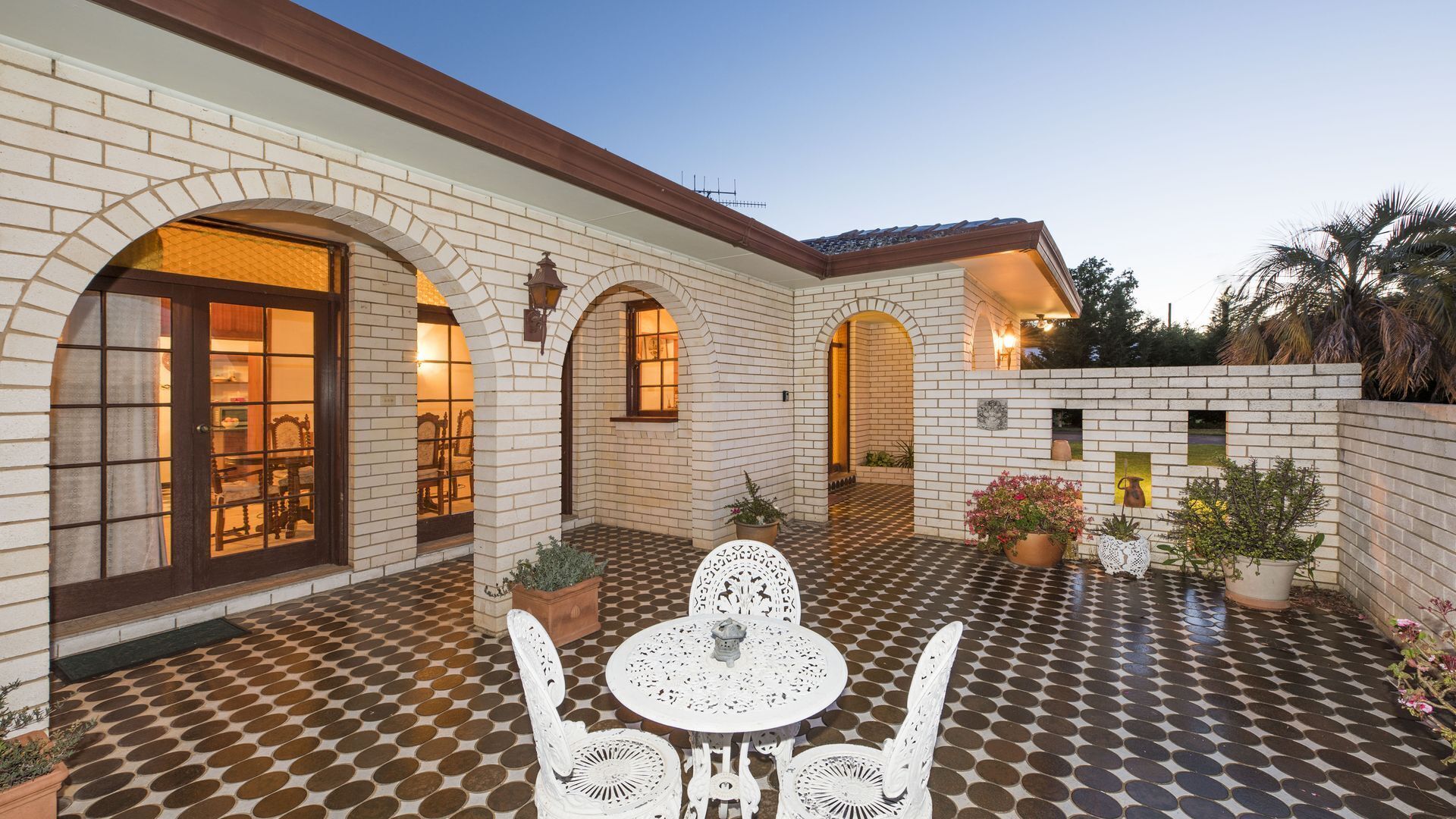 1 Redbank- Self Contained B&B Near a Golf Course