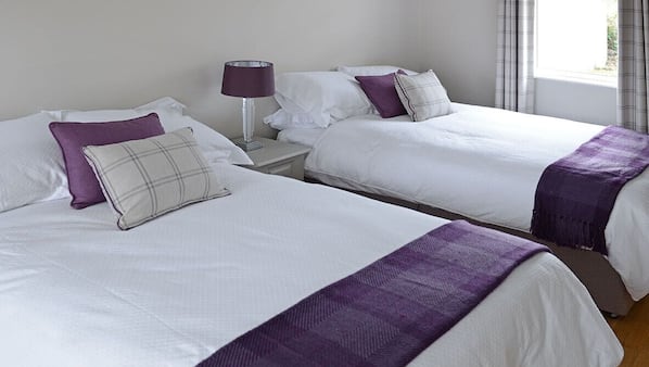 6 bedrooms, iron/ironing board, Internet, linens