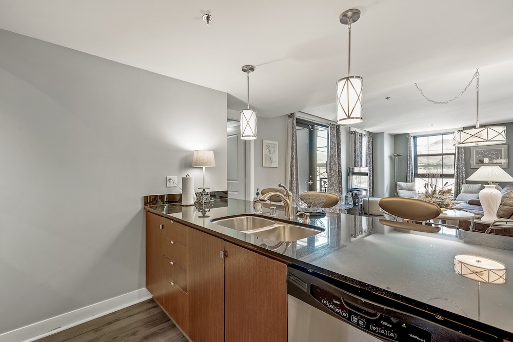 Beautiful 2 bedroom Lake and Pool view property at Lake Las Vegas