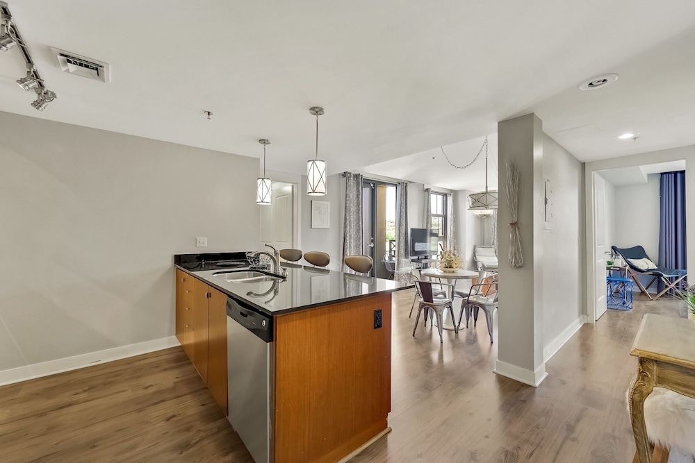 Beautiful 2 bedroom Lake and Pool view property at Lake Las Vegas