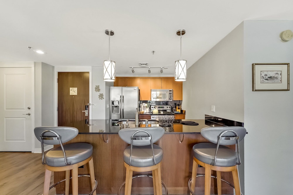 Beautiful 2 bedroom Lake and Pool view property at Lake Las Vegas