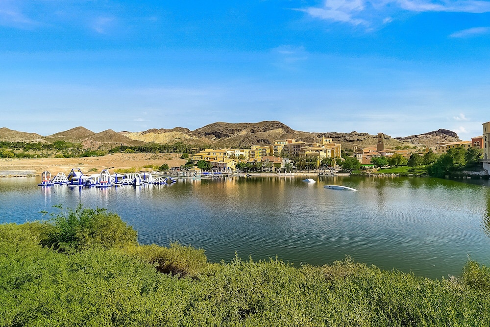 Beautiful 2 bedroom Lake and Pool view property at Lake Las Vegas