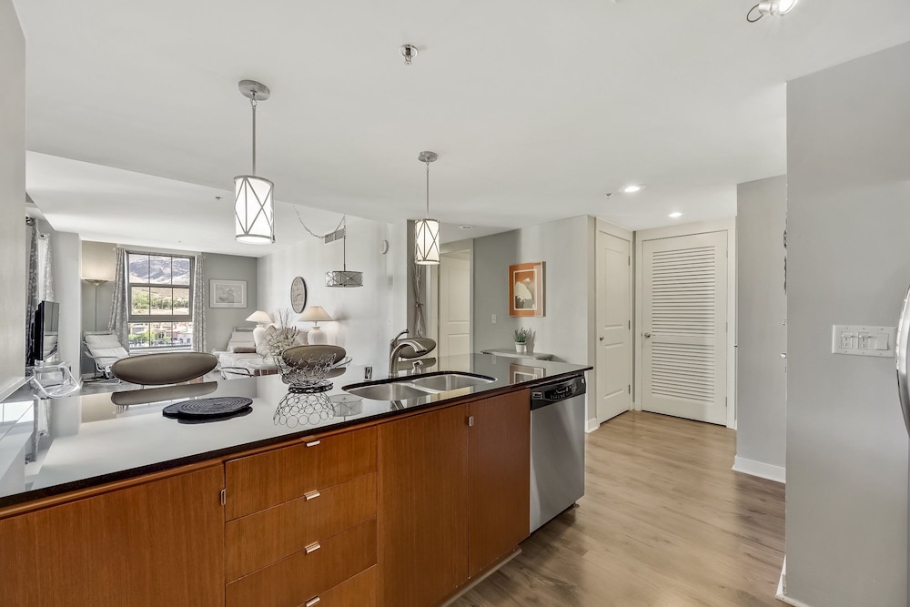 Beautiful 2 bedroom Lake and Pool view property at Lake Las Vegas