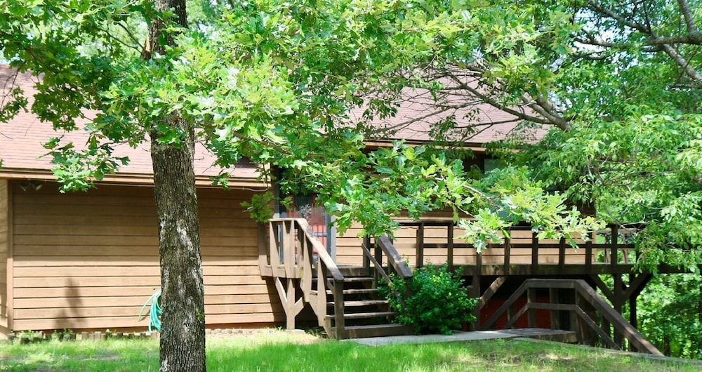 Charming Cabin Nestled High Above The Lake Of The Arbuckles In