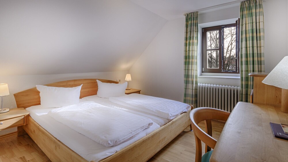 Gasthaus Ochsenwirt Hotel In Landshut Germany Expedia - 