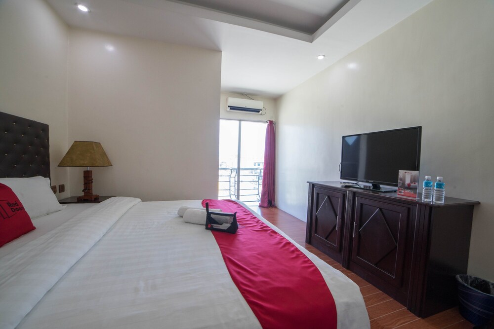 RedDoorz Plus Balibago Angeles City Deals & Reviews (Angeles City