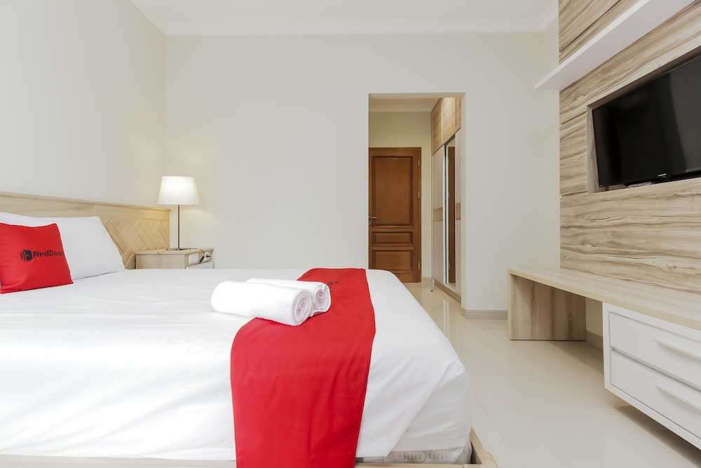 Photo - RedDoorz Premium near Ragunan Zoo 2