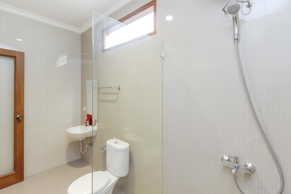 Photo - RedDoorz Premium near Ragunan Zoo 2