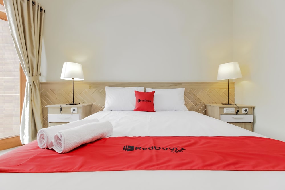Photo - RedDoorz Premium near Ragunan Zoo 2