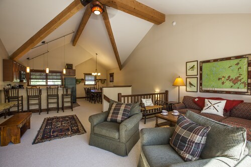 Hotels Near River Stone Wellness Lake Placid Find Cheap 88