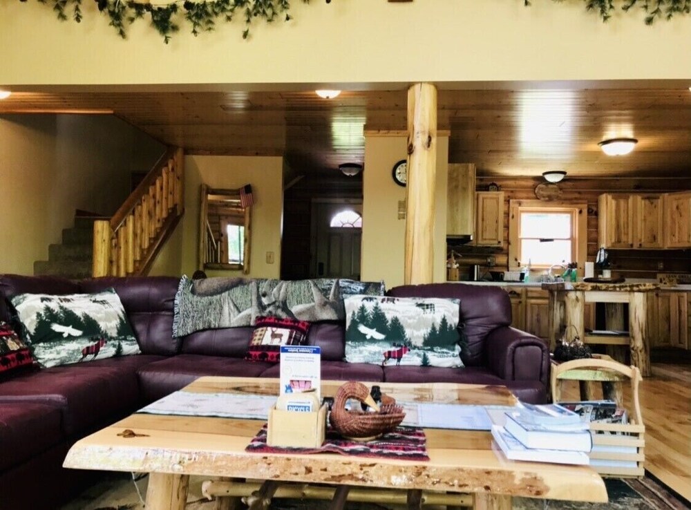 New Listing!Beautiful Log Cabin near Devil`s Lake. in Baraboo Best