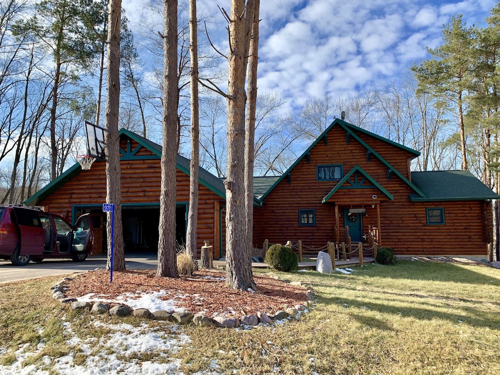 New Listing Beautiful Log Cabin Near Devil S Lake In Wisconsin