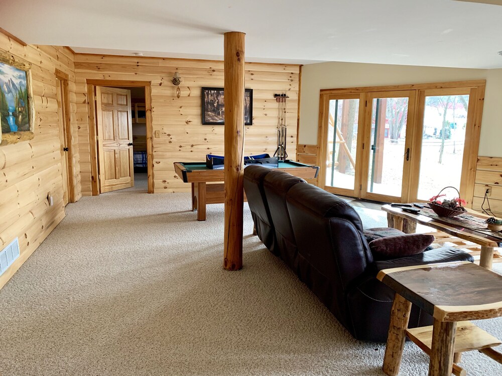 New Listing!Beautiful Log Cabin near Devil`s Lake. in Baraboo Best