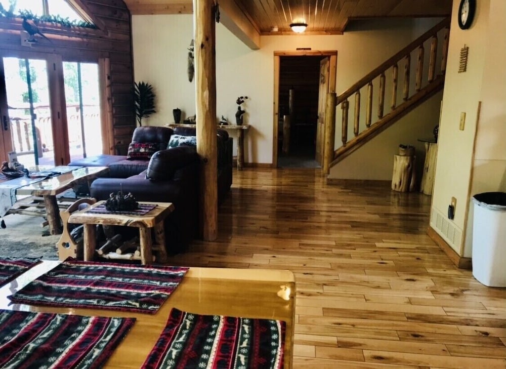 New Listing!Beautiful Log Cabin near Devil`s Lake. in Baraboo Best