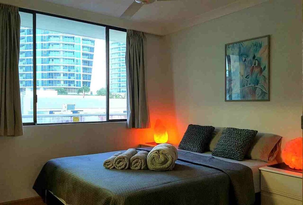 Surfers Paradise ( we not use Vrbo for book)