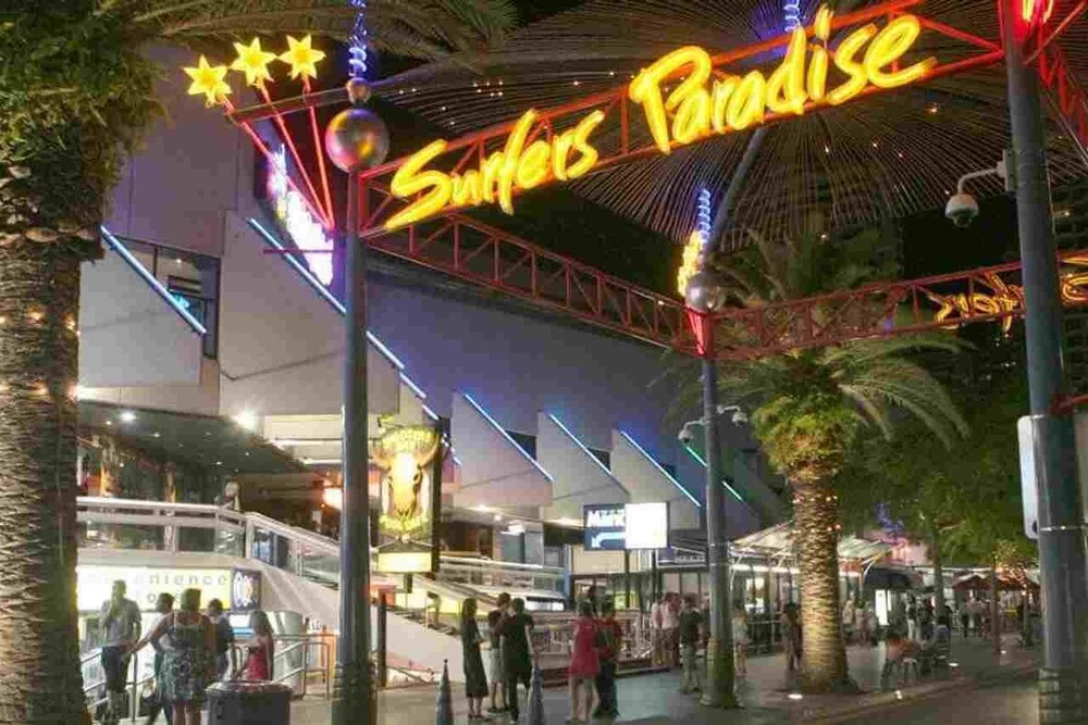 Surfers Paradise ( we not use Vrbo for book)