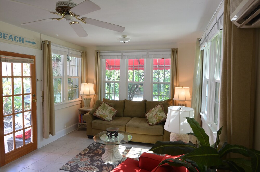 Charming 1930s Gulfside Bungalow In Spanish Triplex St
