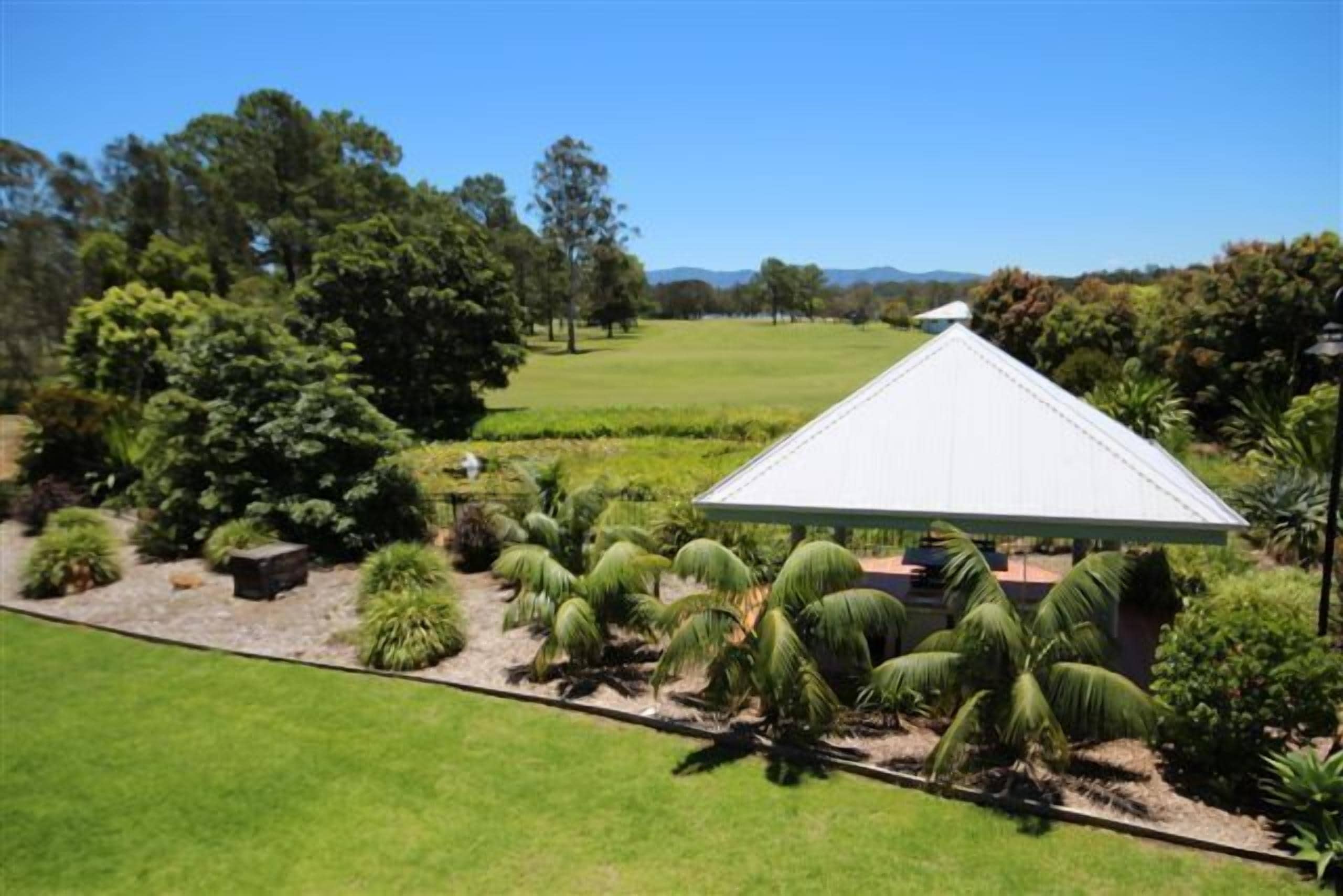 Riverside Holiday Resort - Ground floor unit