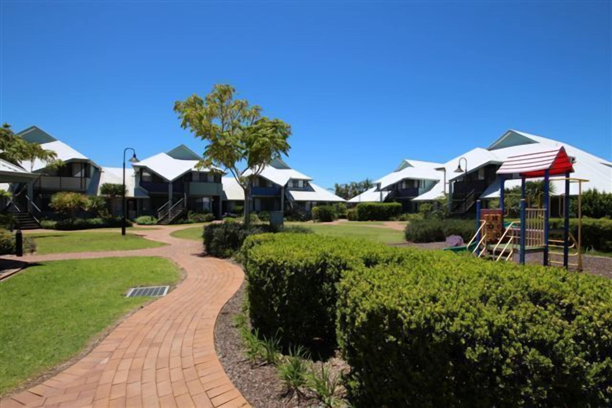 Riverside Holiday Resort - Ground floor unit