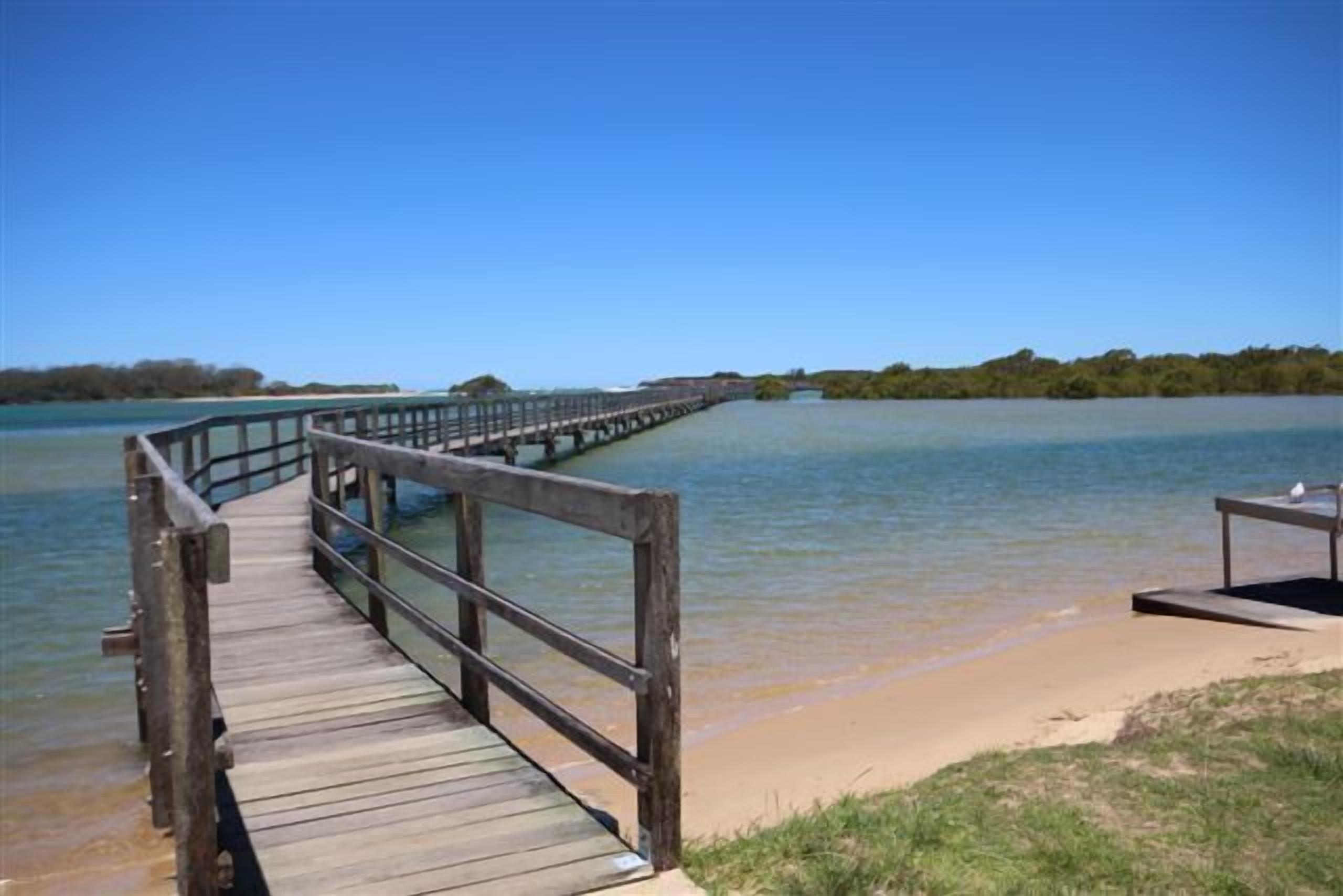 Riverside Holiday Resort - Ground floor unit