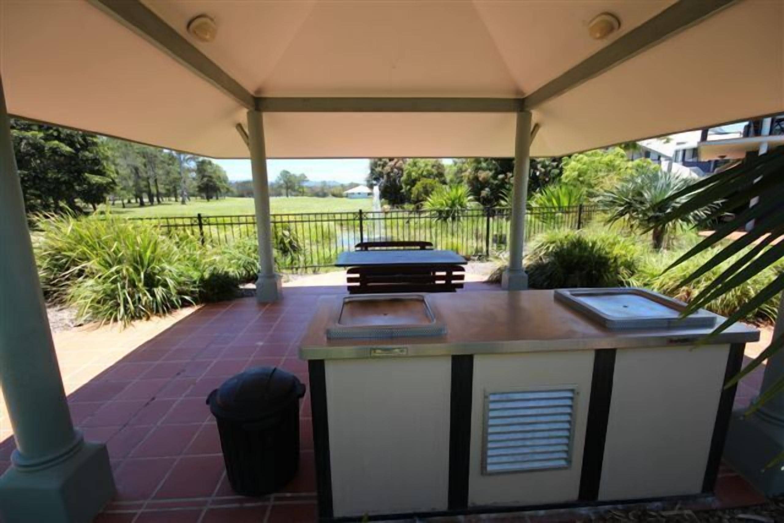 Riverside Holiday Resort - Ground floor unit