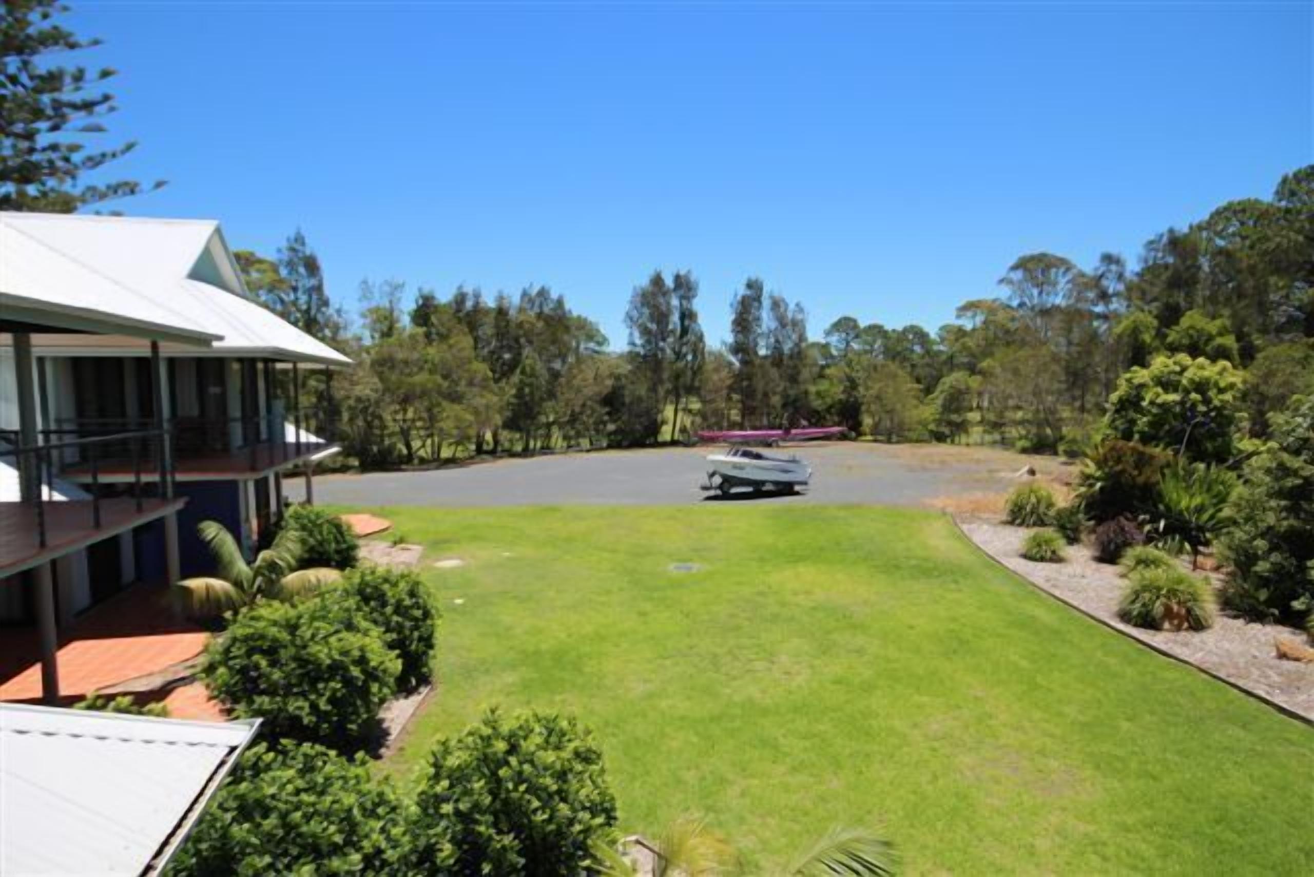 Riverside Holiday Resort - Ground floor unit