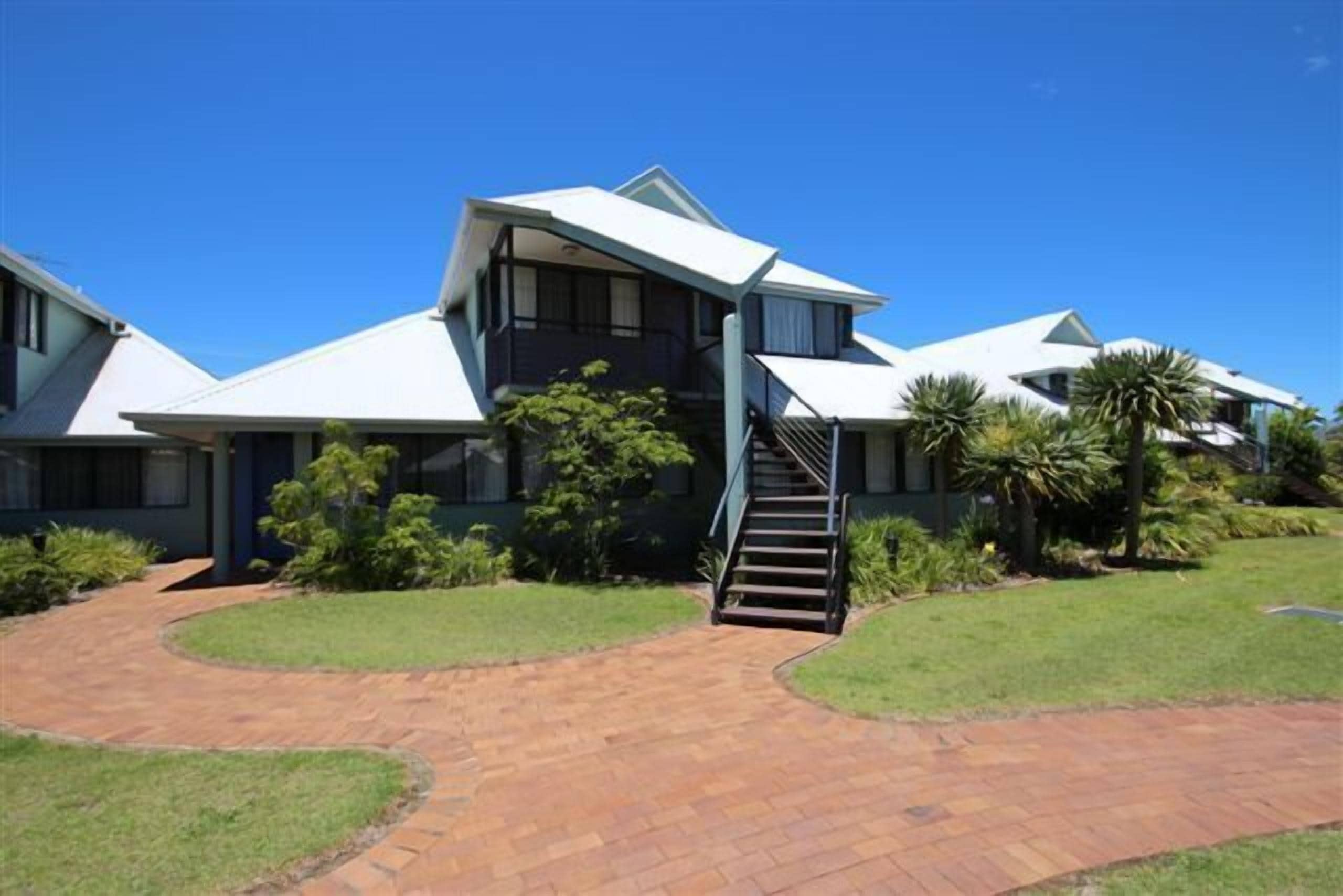 Riverside Holiday Resort - Ground floor unit