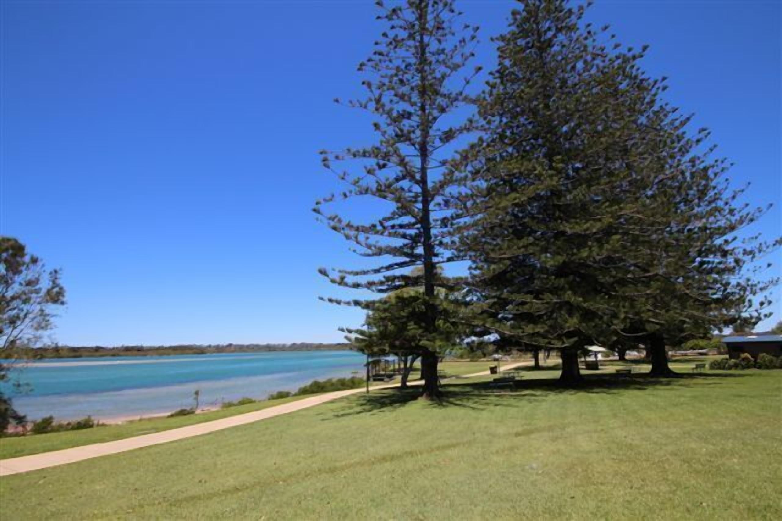 Riverside Holiday Resort - Ground floor unit