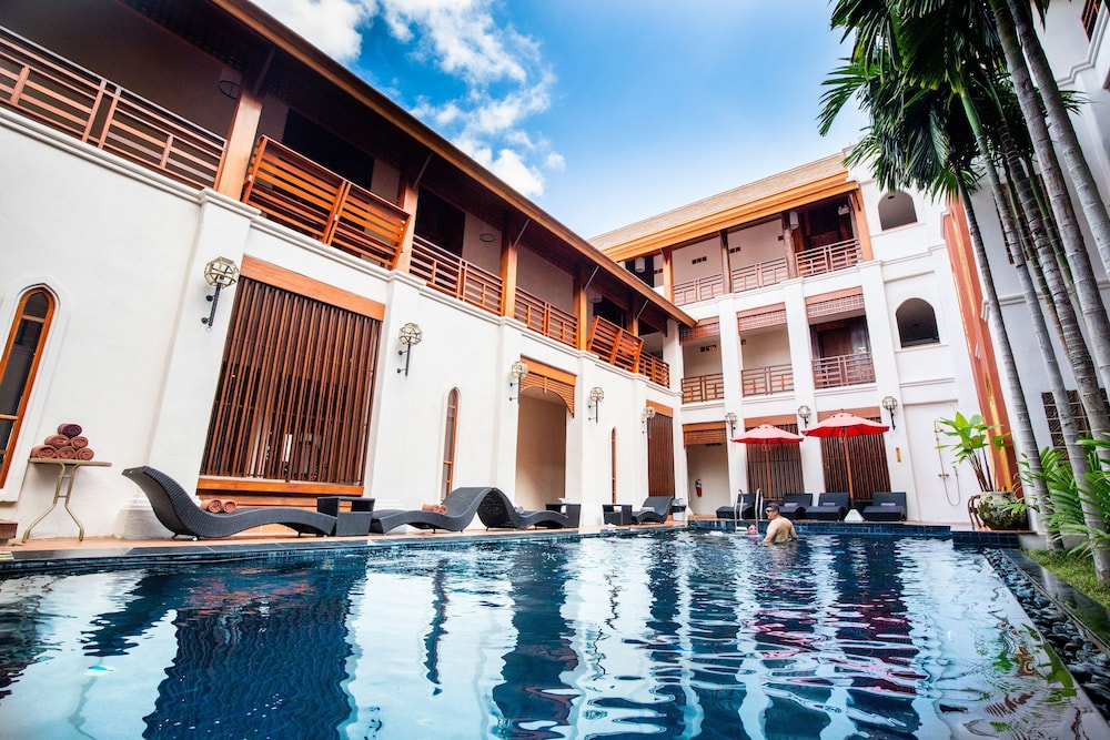 Riverviewsuite1r netflix freewifi room and pool thailand