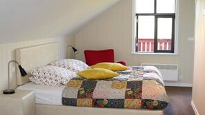 Blackout drapes, free WiFi, linens