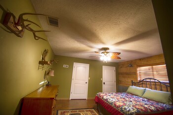 Luxurious Cabin With Private Niangua River Access View Reviews